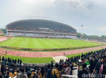 Antusias Warga Palembang Saksikan Laga Big Match Reuni Legend Sriwijaya FC