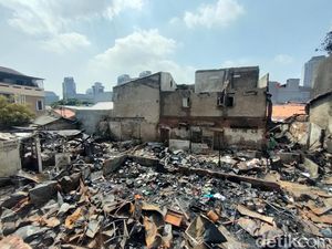 Potret 16 Rumah Semipermanen di Kampung Bali Tanah Abang Habis Terbakar