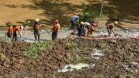 Longsor ini disebabkan akibat intensitas hujan yang tinggi.