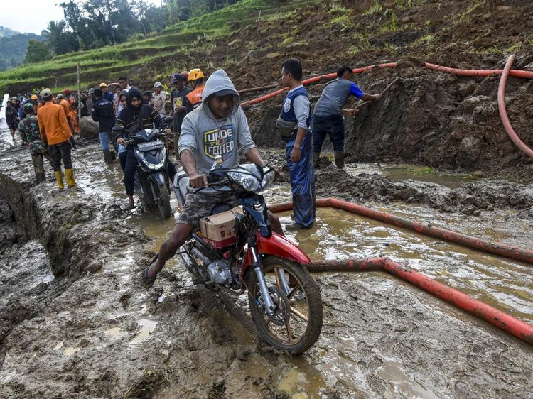 Bencana Alam Tanah Longsor Terjang 17 Titik di Tasikmalaya