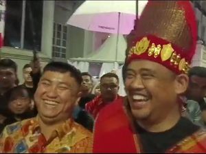 Bobby Rangkul Bupati Labura saat Ditanya soal Wakilnya di Pilgub Sumut