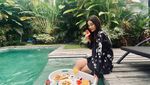 Denny Sumargo dan Istri saat Kulineran Romantis di Amerika