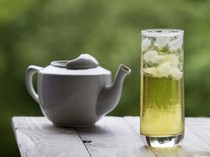 Segar! Ini Tips Bikin Es Teh Hijau yang Nikmat