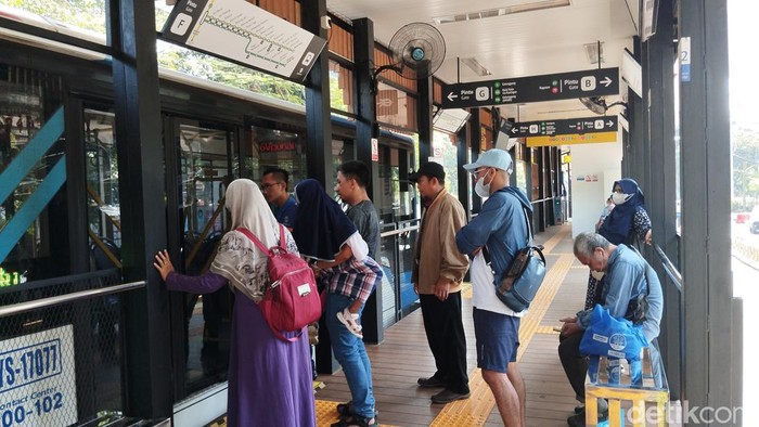 Penataan Halte TJ Simpang Ragunan Tingkatkan Kenyamanan, Beri Nuansa Asri dan Segar