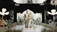 Rangkaian acara bahagia Gilga Sahid dan Happy Asmara jauh dari sorot kamera. Foto: dok. Instagram antzcreator (Photographed @junior_arya #antzcreator #weddingplanner @ulfamerdekapartyplanner)