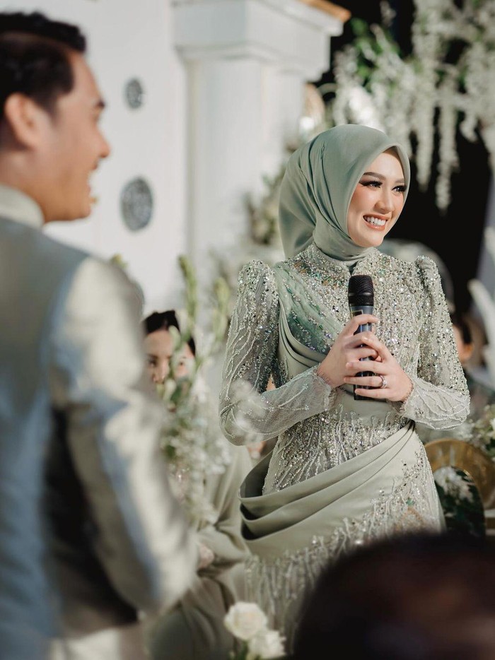 Happy Asmara dan Gilga Sahid Momen lamaran Happy Asmara dan Gilga Sahid.