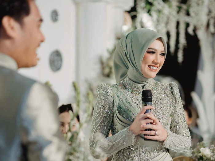 Happy Asmara dan Gilga Sahid Momen lamaran Happy Asmara dan Gilga Sahid.