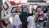 Kegiatan itu digelar untuk mendekatkan LRT Jakarta dengan masyarakat, khususnya anak-anak agar terinspirasi memilih transportasi umum untuk bermobilisasi.