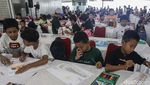 Isi Libur Sekolah, Anak-anak Diajak Naik LRT dan Mewarnai