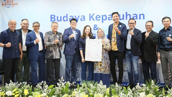 ISO 37301:2021 untuk Bisnis yang Patuh Regulasi BRI life jalankan bisnis dengan kepatuhan dan regulasi yang berlaku. Mereka pun menerima ISO 37301:2021 Compliance Management Systems Certification.