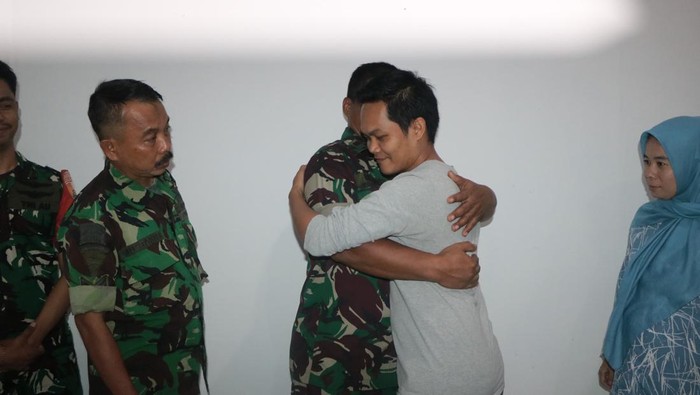 Kasus tiga prajurit TNI yang terlibat cekcok dengan sopir taksi online di Bandara Sultan Hasanuddin Makassar berakhir damai.