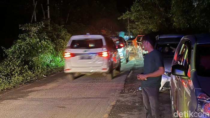 Kemacetan di Jalan Poros Maros-Bone tepatnya di Tompo Ladang.