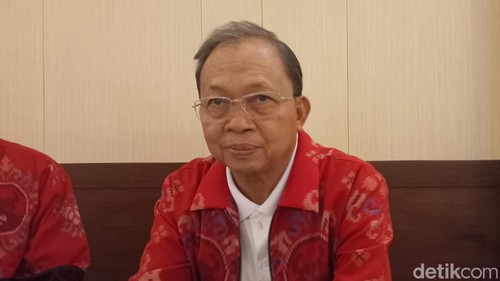Ketua DPD PDIP Bali Wayan Koster di Denpasar, Minggu (30/6/2024). (Aryo Mahendro/detikBali)