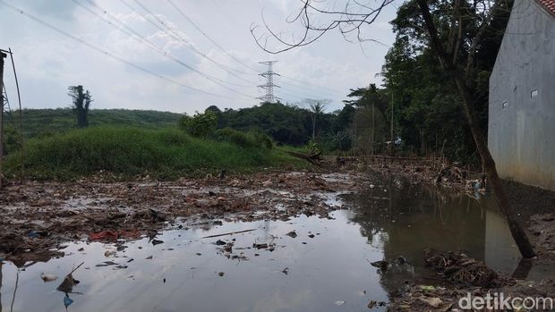 Kondisi di Jalan Bulak Barat, Cipayung Depok. (Maulana/detikcom)