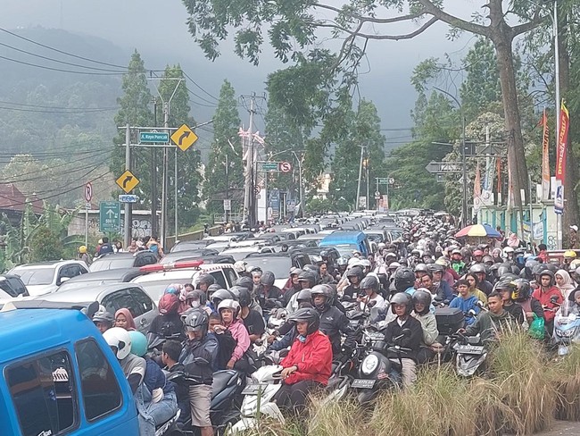 Kisah Klasik Long Weekend & Macet di Puncak 