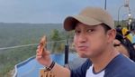 Momen Seru Chand Kelvin Saat Kulineran Bersama Tunangan dan Keluarga
