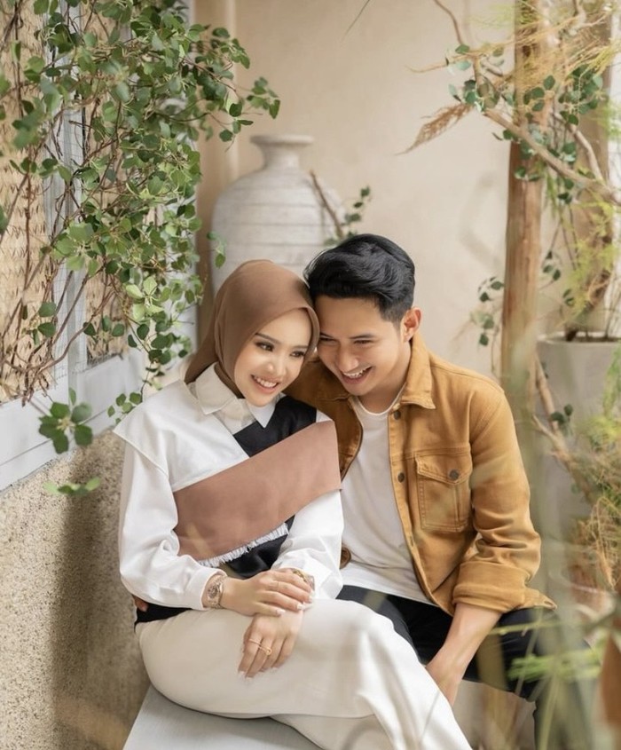 Momen Seru Chand Kelvin Saat Kulineran Bersama Tunangan dan Keluarga