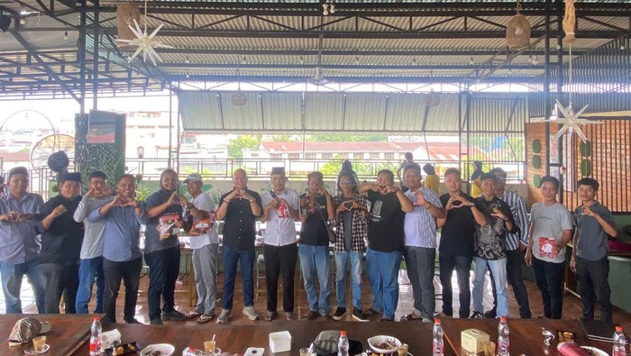 Nikson Nababan saat bertemu kelompok pemuda di Tanjungbalai