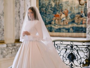 Miss Universe Olivia Culpo Menikah, Anggun dengan Gaun Minimalis dari D&G