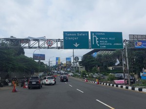 18 Ribu Kendaraan Melintas di Puncak, One Way Diberlakukan Pagi Ini