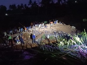 4 Pekerja Kandang Ayam di Blitar Diduga Tertimbun Longsor