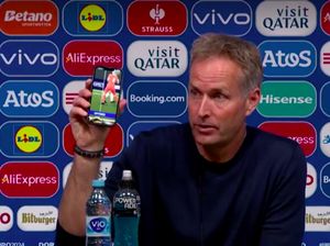 Kecewa Keputusan Wasit, Pelatih Denmark Tunjukkan Foto VAR