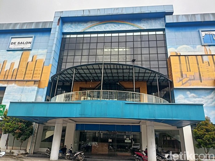 Penampakan gedung yang dulunya merupakan Hero Mal Palembang
