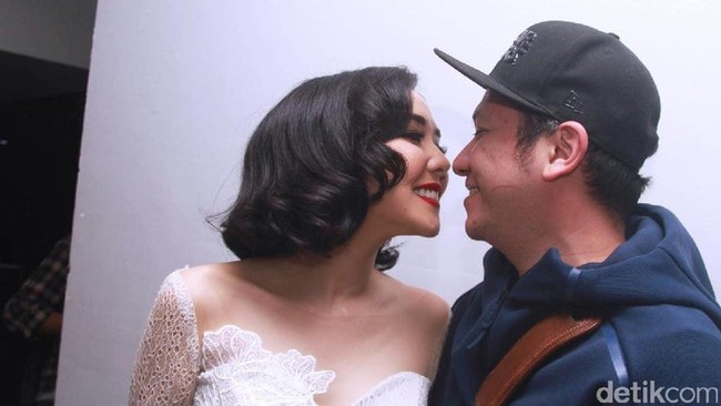 Gading Marten dan Gisella Anastasia termasuk selebriti yang menggelar pernikahan mewah pada September 2013. Pernikahan yang digelar di sebuah villa mewah di Bali itu berakhir dengan perceraian. Keduanya memutuskan bercerai pada 19 Desember 2019. Foto: Dok. Detikhot