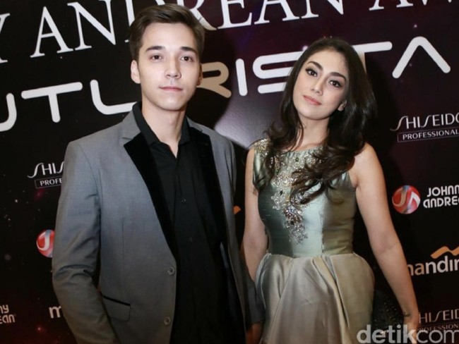 Kemudian ada Stefan William dan Celine Evangelista yang juga menggelar pesta pernikahan mewah tapi berakhir cerai. Keduanya menikah pada 10 November 2016 dan bercerai 18 Oktober 2021. Foto: Dok. Detikhot