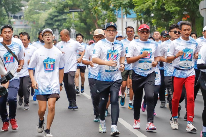 Pj Gubernur Jatim Adhy Karyono (kiri tengah).