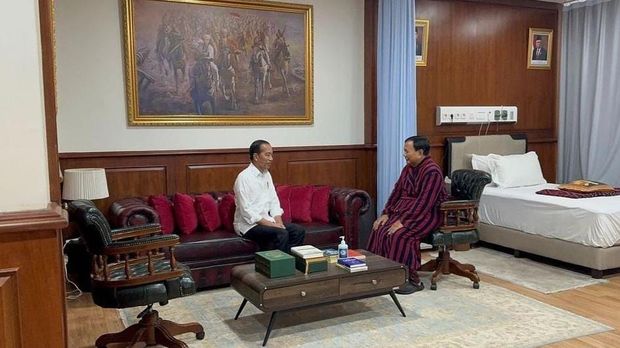 Prabowo unggah momen pascaoperasi kaki kiri