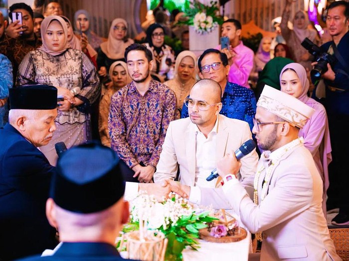 Raffi Ahmad dan Nagita Slavina biayai pernikahan karyawan.