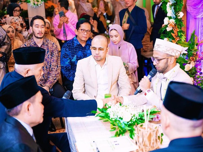 Raffi Ahmad dan Nagita Slavina biayai pernikahan karyawan.