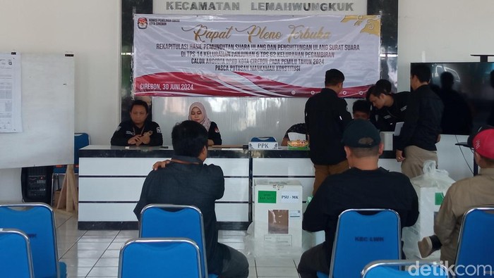 Rekapitulasi hasil perolehan suara DPRD Kota Cirebon di Kecamatan Lemahwungkuk/