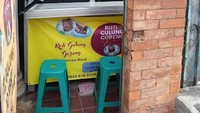 Mulai Rp 5.000 kamu bisa jajan roti goreng di Setiabudi, Jakarta Selatan Rotinya digulung dan diisi dengan berbagai varian, ada yang manis dan ada yang gurih. Foto: Google Review