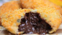 Di Pademangan, Jakarta Utara ada tempat beli roti goreng bernama Roti Goreng Pademangan. Bisa pesan varian golden fill yang lumer seharga Rp 8.000. Foto: Google Review