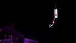 Semangat! Orang-orang Ini Berusaha Pecahkan Lompat Trampolin Tertinggi di Dunia