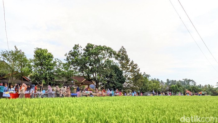 Suasana di Pasar Kuliner Aby Cinta, Dusun Kembang Kerang, Desa Aik Darek, Lombok Tengah, NTB. (Edi Suryansyah/detikBali)