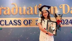 Momen Haru Tamara Tyasmara Hadiri Acara Kelulusan Almarhum Dante