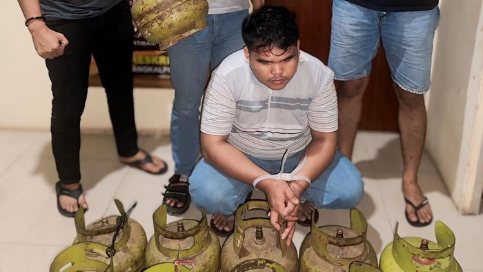 Tampang waiter yang curi LPG milik bos di tempat kerjanya.