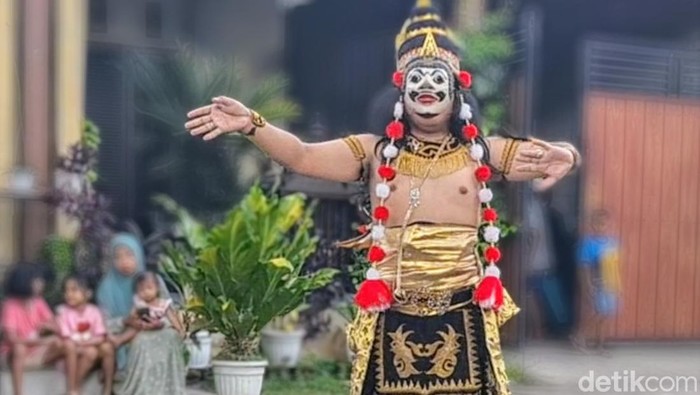 Tari Topeng Kona di Bondowoso
