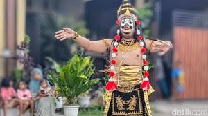 Mengenal Sisi Lain di Balik Tari Topeng Kona di Bondowoso