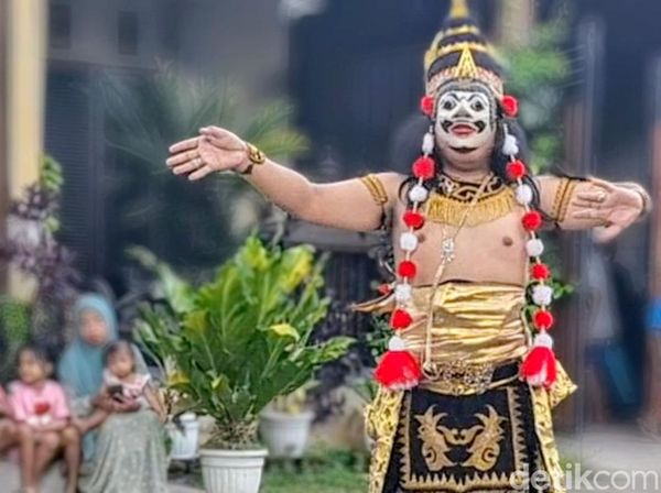 Mengenal Sisi Lain di Balik Tari Topeng Kona di Bondowoso