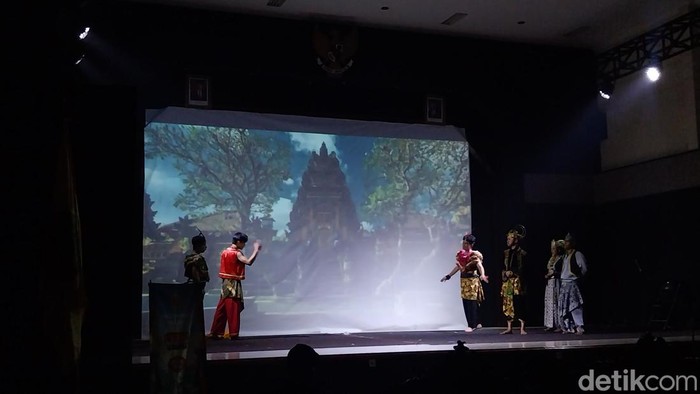 Teater kisah Ciung Wanara yang ditampilkan mahasiswa Universitas Sindangkasih Majalengka.