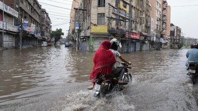 Penampakan Banjir Rendam Kawasan Lahore Pakistan