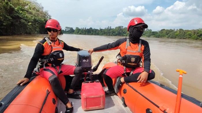 Basarnas Sumsel lakukan pencarian terhadap lansia yang hilang di sungai Komering.