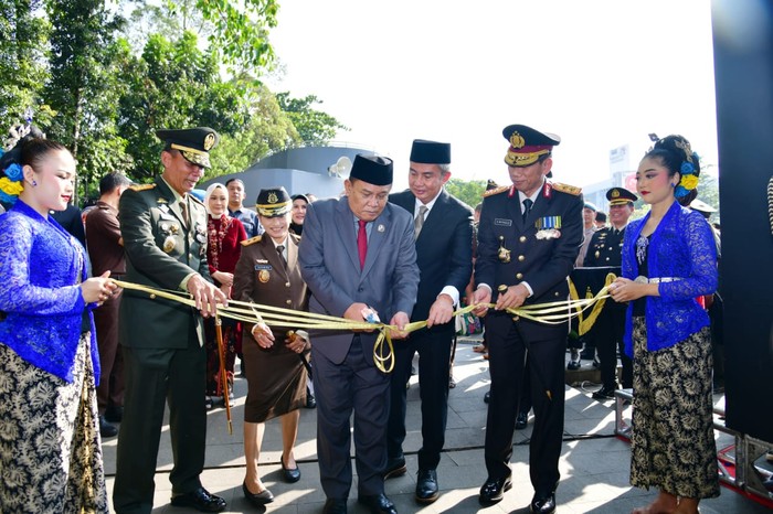Bey Hadiri Hari Bhayangkara