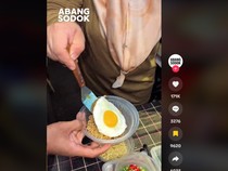 Bikin Heboh! Warkop Kaki Lima di Malaysia Pakai Mie Instan Indonesia