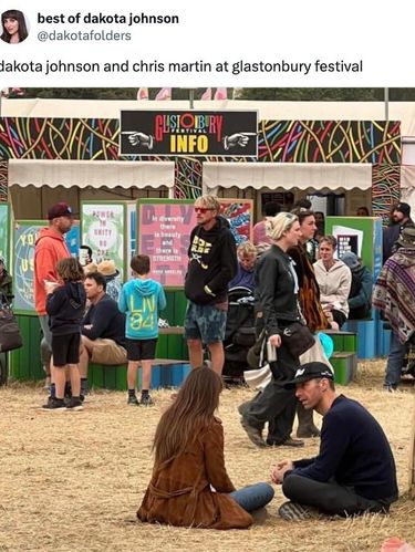 Chris Martin dan Dakota Johnson Chris Martin dan Dakota Johnson