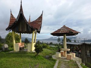 Mengenal Danau Kembar, Salah Satu Wisata Halal di Sumatera Barat